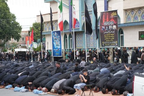 تصاویر/ اقامه نماز ظهر عاشورا در ارومیه