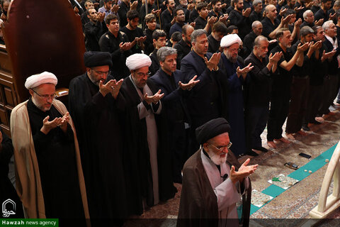 Photos/ Prière de midi d'Achoura au sanctuaire de Hazrat Fatima Masoumeh (PSL)
