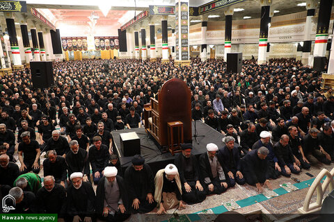 Photos/ Prière de midi d'Achoura au sanctuaire de Hazrat Fatima Masoumeh (PSL)