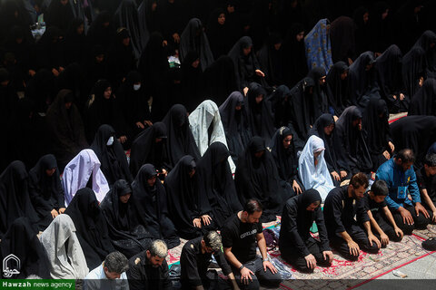 Photos/ Prière de midi d'Achoura au sanctuaire de Hazrat Fatima Masoumeh (PSL)