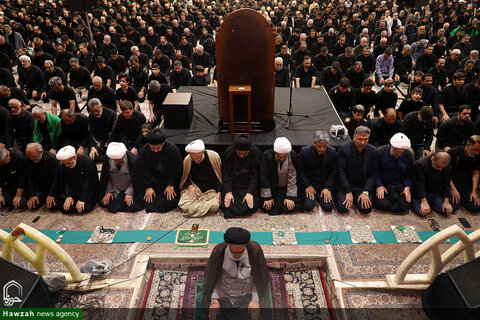 Photos/ Prière de midi d'Achoura au sanctuaire de Hazrat Fatima Masoumeh (PSL)