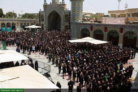 Photos/ Prière de midi d'Achoura au sanctuaire de Hazrat Fatima Masoumeh (PSL)