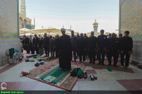 Photos/ Prière de midi d'Achoura au sanctuaire de Hazrat Fatima Masoumeh (PSL)