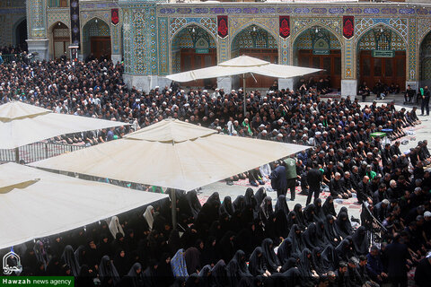 Photos/ Prière de midi d'Achoura au sanctuaire de Hazrat Fatima Masoumeh (PSL)