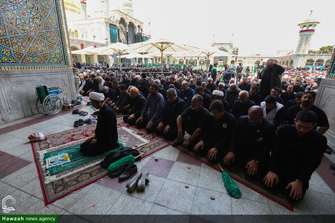 Photos/ Prière de midi d'Achoura au sanctuaire de Hazrat Fatima Masoumeh (PSL)