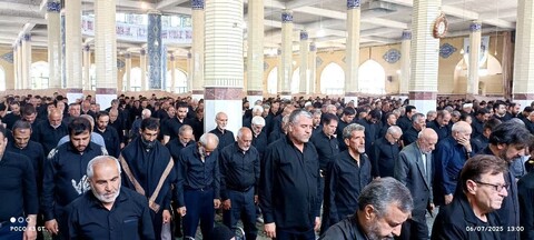 تصاویر / اقامه نماز ظهر روز عاشورا در فامنین