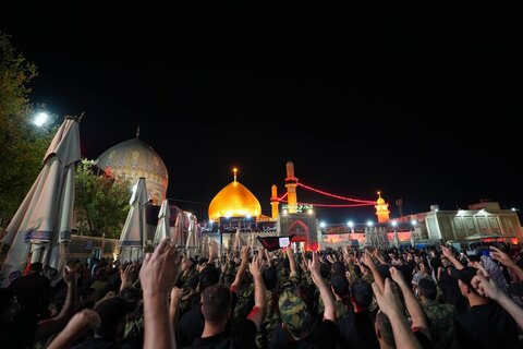 أجواء ليلة عاشوراء في محيط صحن الإمامين العسكريين (ع)