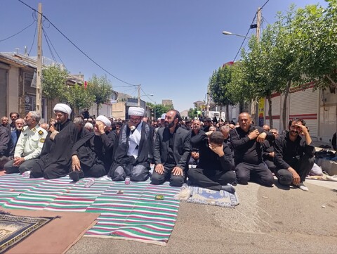 تصاویر/ اقامه نماز ظهر عاشورا در دندی
