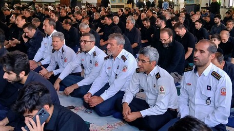 تصاویر/ اقامه نماز ظهر عاشورا در میانه