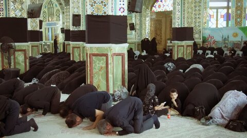 تصاویر/ آئین مقتل‌خوانی و نماز ظهرعاشورا درهلال بن علی (ع )