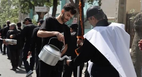 تصاویر/کاروان غم و عزاداری هیئت رزمندگان اسلام اراک در روز عاشورا