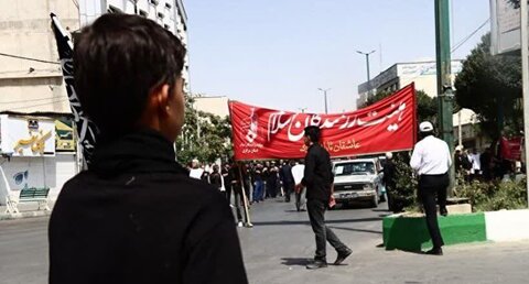 تصاویر/کاروان غم و عزاداری هیئت رزمندگان اسلام اراک در روز عاشورا