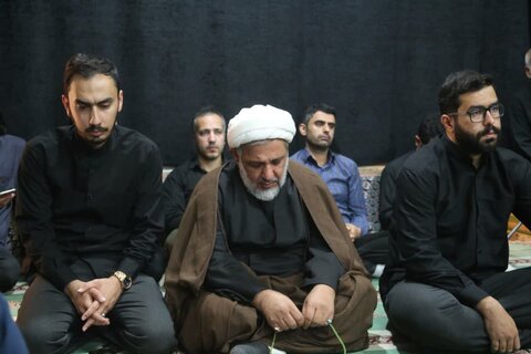 تصاویر/برگزاری مراسم عزاداری ظهر عاشورا در مدرسه علمیه حضرت صاحب الزمان(عج) ایلام