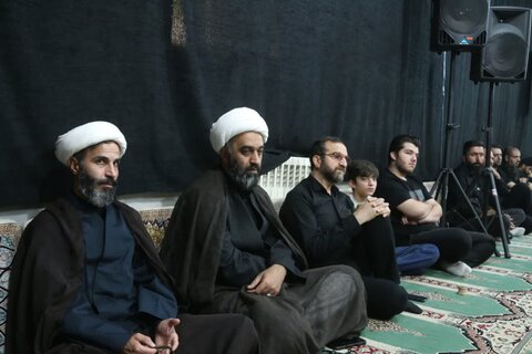 تصاویر/برگزاری مراسم عزاداری ظهر عاشورا در مدرسه علمیه حضرت صاحب الزمان(عج) ایلام