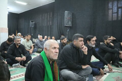 تصاویر/برگزاری مراسم عزاداری ظهر عاشورا در مدرسه علمیه حضرت صاحب الزمان(عج) ایلام