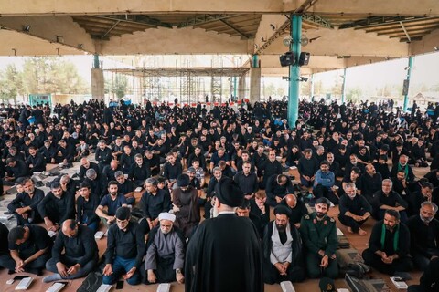 عزاداری روز عاشورا در جوار شهدای استان یزد