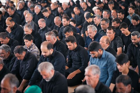 عزاداری روز عاشورا در جوار شهدای استان یزد