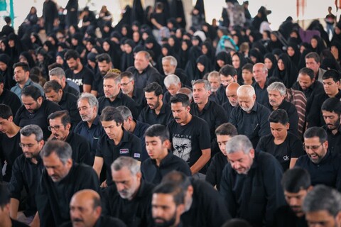 عزاداری روز عاشورا در جوار شهدای استان یزد