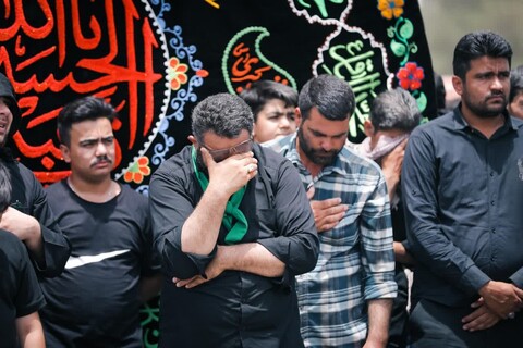 عزاداری روز عاشورا در جوار شهدای استان یزد