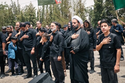 عزاداری روز عاشورا در جوار شهدای استان یزد