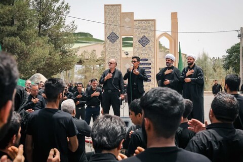عزاداری روز عاشورا در جوار شهدای استان یزد