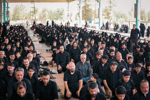 عزاداری روز عاشورا در جوار شهدای استان یزد