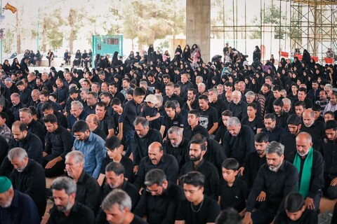 عزاداری روز عاشورا در جوار شهدای استان یزد