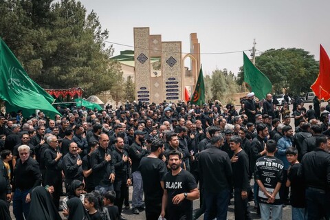 عزاداری روز عاشورا در جوار شهدای استان یزد