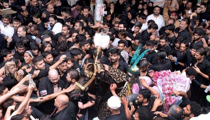 پاکستان بھر میں یوم عاشورا کے جلوس، مجالس و عزاداری / شہداء کربلا کا پرسہ جاری