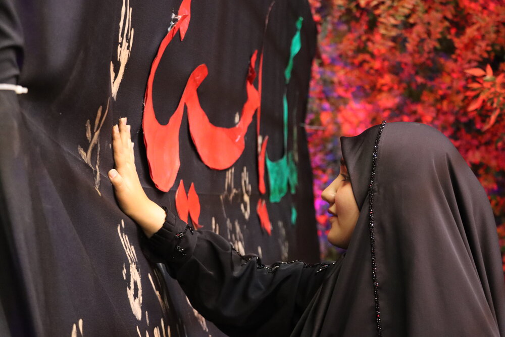 هئیتی از جنس دخترانه/ اینجا دختران زیر پرچم امام حسین (ع) ولایت را یاد می گیرند