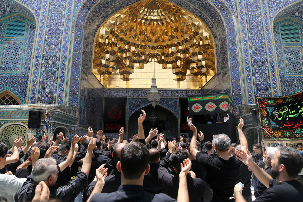 Tasu’a Mourners in Qom Offer Condolences at Shrine of Hazrat Masoumeh (PBUH)