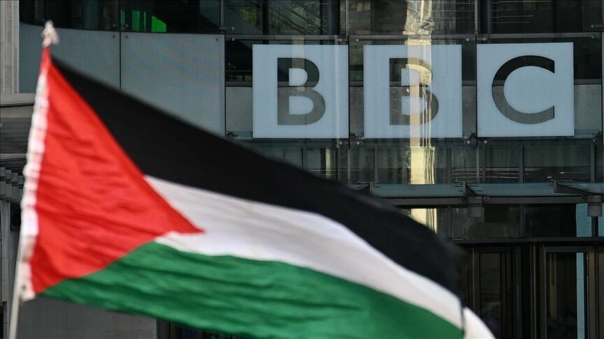 Des centaines de personnalités des médias exhortent la BBC à révoquer un membre de son conseil d'administration suite à la censure ​​à Gaza.