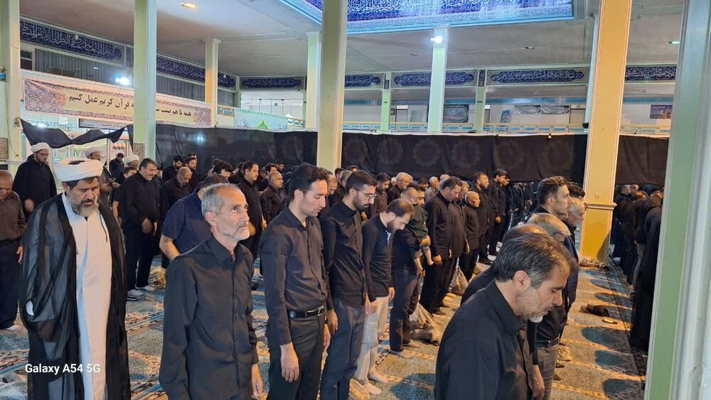 تصاویر/ اقامه نماز ظهر عاشورا در میاندوآب