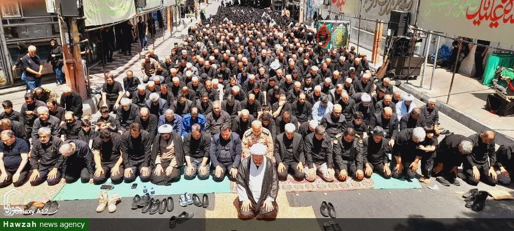 تصاویر/ اقامه نماز ظهر عاشورا در اسکو