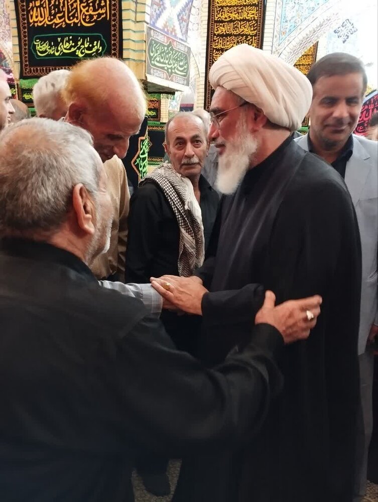 فیلم| حضور امام جمعه بوشهر در مسجد دهدشتی