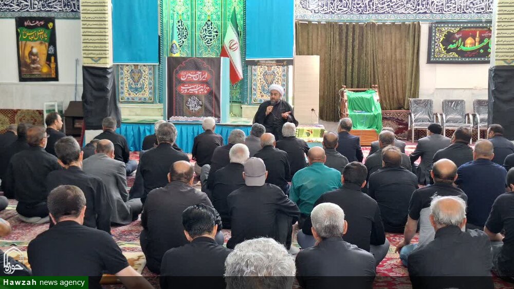 تصاویر/ اقامه نماز ظهر عاشورا در ترکمنچای