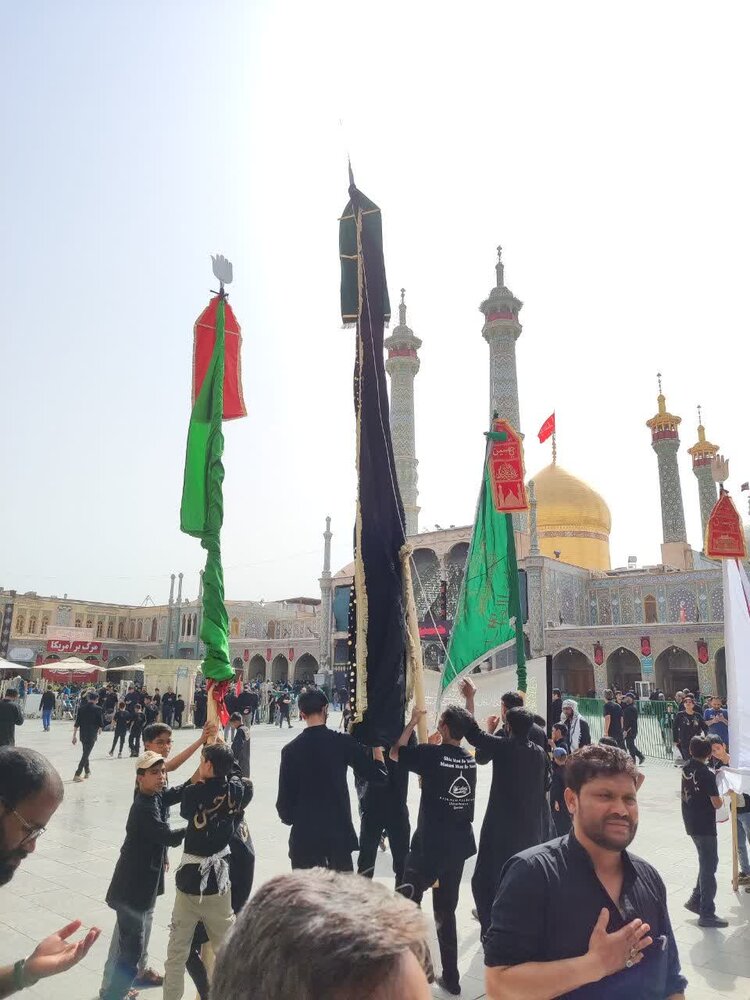 برگزاری باشکوه دسته عزاداری عاشورای طلاب هندی در قم تا حرم حضرت معصومه(س)