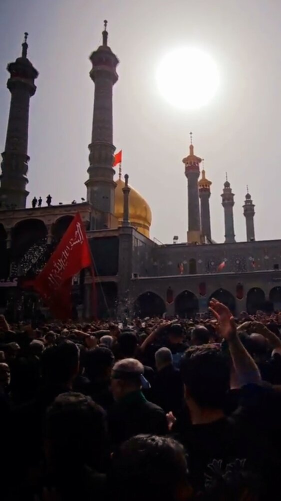 रोज़े आशूरा; क़ुम अल मुक़द्देसा में कर्बला के शहीदों की अज़ादारी और बीबी मासूमा (स) को पुरसा