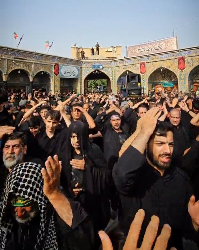 रोज़े आशूरा; क़ुम अल मुक़द्देसा में कर्बला के शहीदों की अज़ादारी और बीबी मासूमा (स) को पुरसा