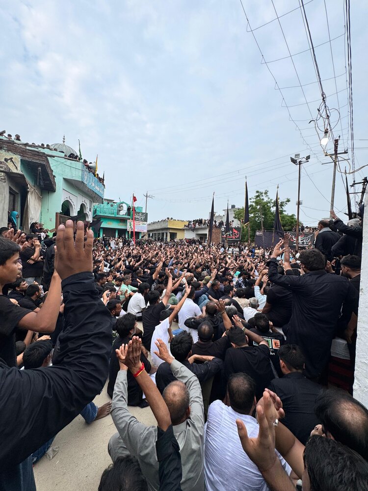 عاشورای حسینی در پهندیری سادات هند؛ نماد همدلی مذاهب و طنین لبیک یا حسین (ع)