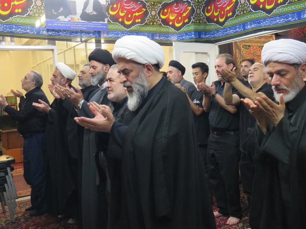 عزاداری و نماز ظهر عاشورا در حسینیه مرحوم آیت الله العظمی فاضل لنکرانی(ره)