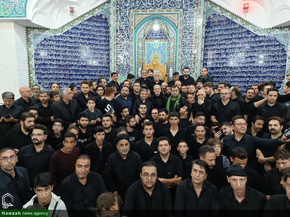 تصاویر/ حضور رئیس جمهور در آیین شام غریبان مسجد اوچدکان اردبیل