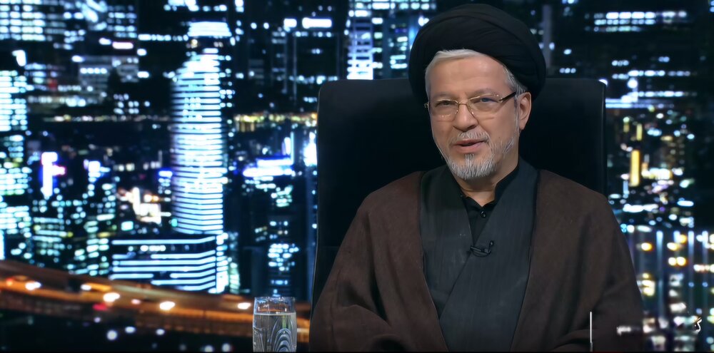 رهبر انقلاب در صف مقدم مبارزه با نظام سلطه است