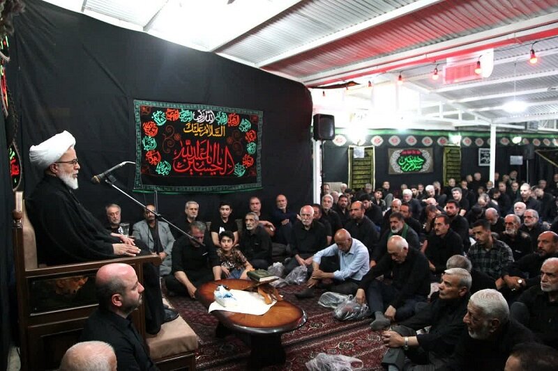 نماینده ولی فقیه در استان کرمانشاه در هیئتهای عزاداری اباعبدالله الحسین(ع) حضور یافت+تصاویر