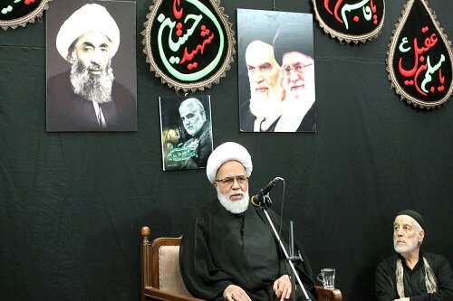 نماینده ولی ‌فقیه در استان کرمانشاه در هیئت‌های عزاداری اباعبدالله الحسین(ع) حضور یافت+تصاویر