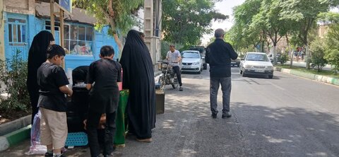 تصاویر/برگزاری ایستگاه صلواتی توسط مدرسه علمیه الهیه ساوه