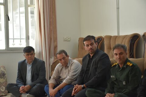 تصاویر دیدار جمعی از مسئولان کوهدشت با خانواده شهید والامقام رضا رضایی