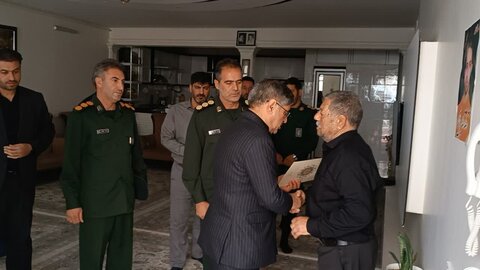 تصاویر دیدار جمعی از مسئولان کوهدشت با خانواده شهید والامقام رضا رضایی