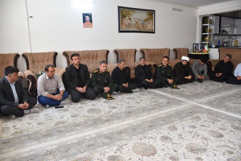 تصاویر دیدار جمعی از مسئولان کوهدشت با خانواده شهید والامقام رضا رضایی