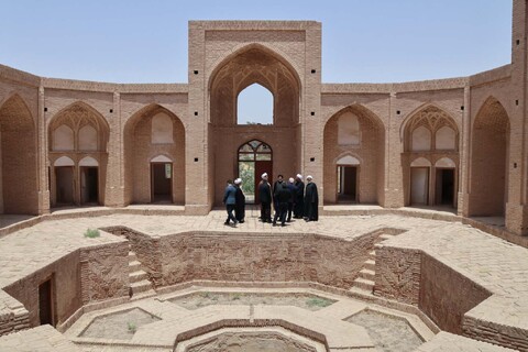 تصاویر| بازدید مشاور رئیس‌جمهور از بنای تاریخی مدرسه علمیه علیا و مدرسه علمیه حبیبیه فردوس